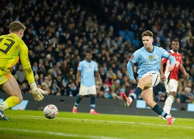 James McAtee tỏa sáng với hat-trick